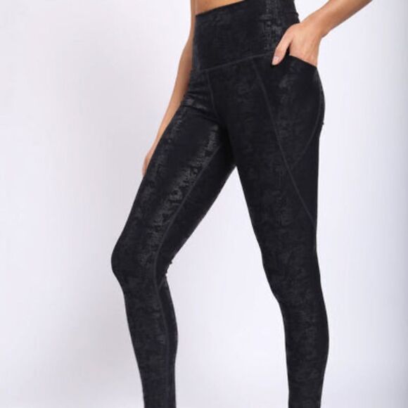Mono B Black Metallic Foil Highwaisted Leggings with Side Pockets - Size S - EUC - Picture 1 of 8